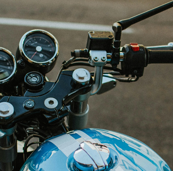 imagen de manillar de moto azul vintage-motex personalización
